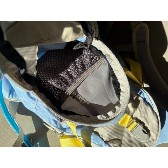 Camelbak "Mini Mule" Great Used Condition Backpack Blue and Yellow 1.5L - Picture 2 of 7